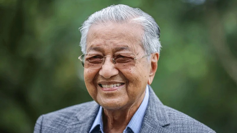 স্ত্রীর মৃত্যুর পর হাসপাতালে মাহাথির মোহাম্মদ