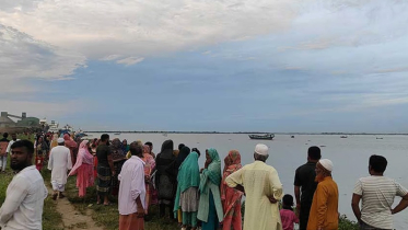 মেঘনায় ট্রলারডুবি: তিন ছেলে-মেয়ের লাশ উদ্ধার