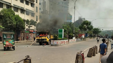 মিরপুরে হকার উচ্ছেদ অভিযানে সংঘর্ষ, তিন গাড়িতে আগুন